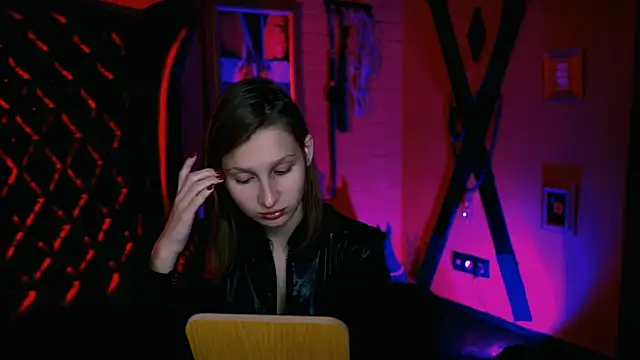 EllaHorton online show from 10/27/25, 08:51