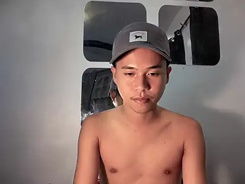 Snapshot of Asiantwink21 chatting on 10/28/25, 03:36 Asiantwink21 online show from 10/28/25, 03:36