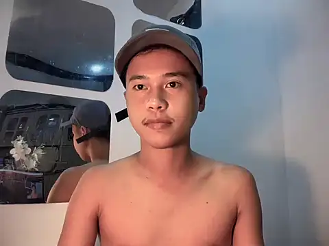 Snapshot of Asiantwink21 chatting on 10/29/25, 03:47 Asiantwink21 online show from 10/29/25, 03:47