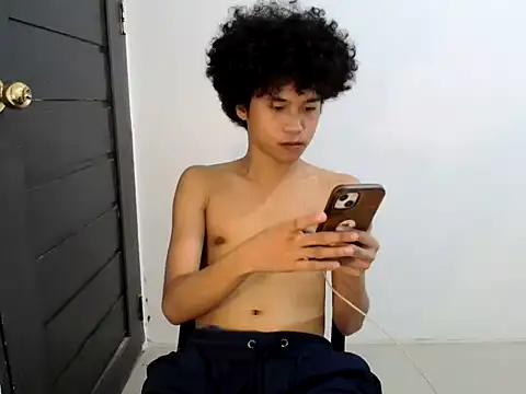 Asiantwink21 online show from 04/12/26, 01:49