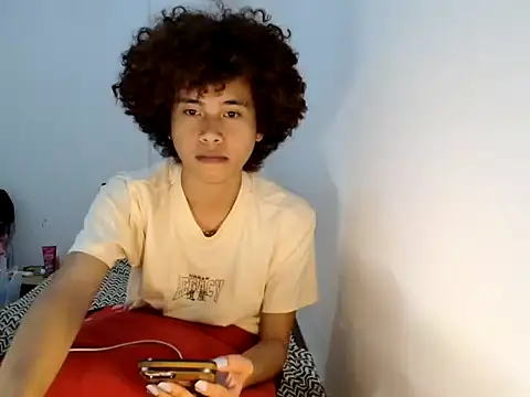 Snapshot of Asiantwink21 chatting on 06/23/26, 02:48 Asiantwink21 online show from 06/23/26, 02:48