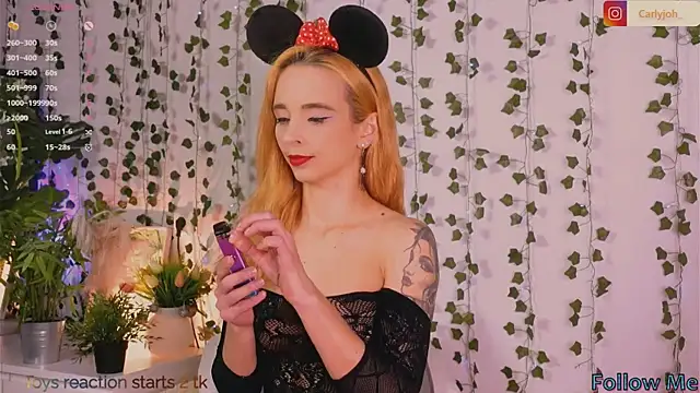 Snapshot of CarlyMilton chatting on 12/06/24, 01:18 CarlyMilton online show from 12/06/24, 01:18