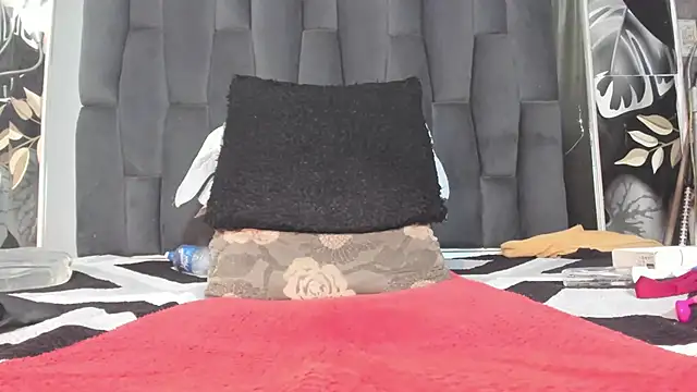 hot milkbitch online show from 09/22/25, 04:25