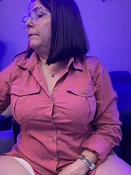 Snapshot of PaulinaSanders_X chatting on 01/22/25, 09:21 PaulinaSanders X online show from 01/22/25, 09:21