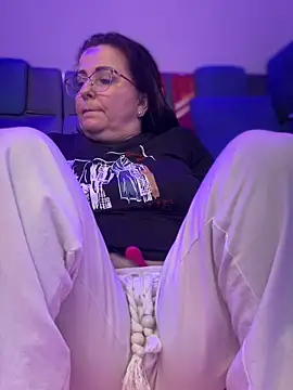 Snapshot of PaulinaSanders_X chatting on 01/28/25, 10:34 PaulinaSanders X online show from 01/28/25, 10:34