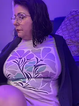 Snapshot of PaulinaSanders_X chatting on 02/06/25, 10:53 PaulinaSanders X online show from 02/06/25, 10:53