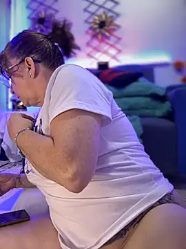 Snapshot of PaulinaSanders_X chatting on 11/15/25, 12:52 PaulinaSanders X online show from 11/15/25, 12:52