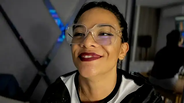 Snapshot of paula_daniela1 chatting on 02/08/25, 02:15 paula daniela1 online show from 02/08/25, 02:15