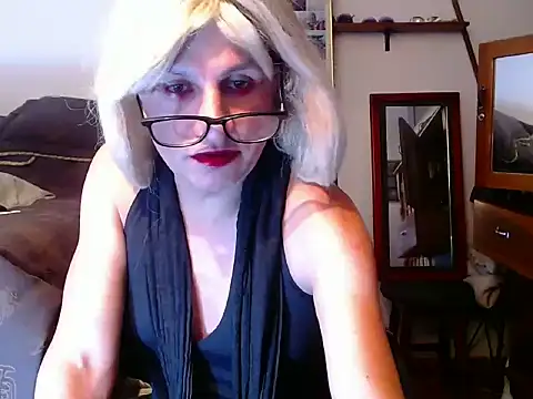 Snapshot of LorenJade chatting on 06/18/26, 09:36 LorenJade online show from 06/18/26, 09:36