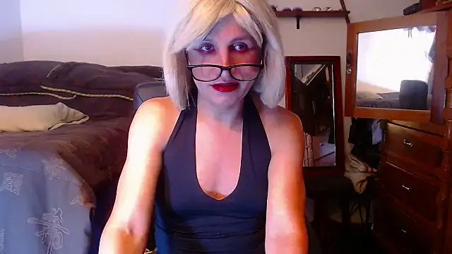 Snapshot of LorenJade chatting on 06/21/26, 07:33 LorenJade online show from 06/21/26, 07:33