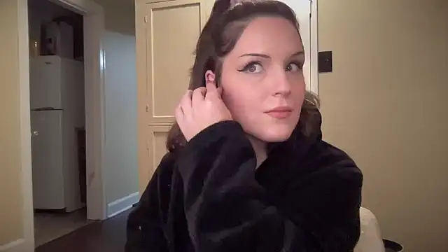 Snapshot of sexylilly69 chatting on 03/04/25, 03:33 sexylilly69 online show from 03/04/25, 03:33