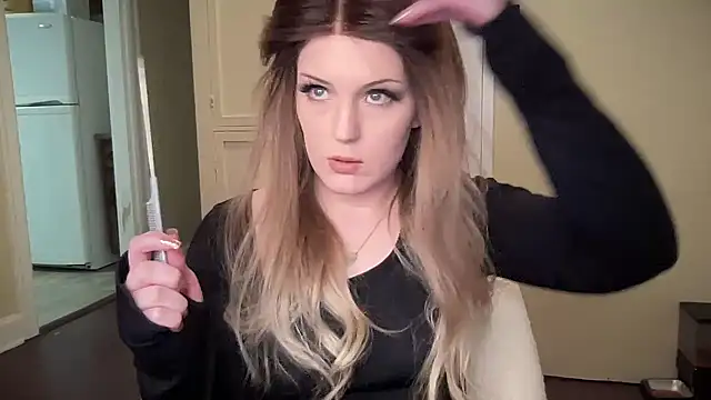 Snapshot of sexylilly69 chatting on 03/08/25, 12:11 sexylilly69 online show from 03/08/25, 12:11