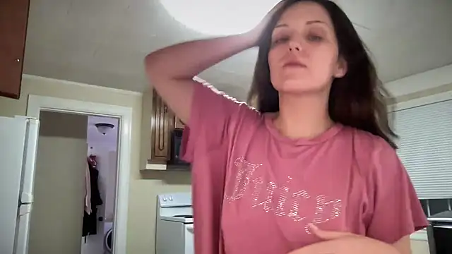 Snapshot of sexylilly69 chatting on 09/24/25, 04:05 sexylilly69 online show from 09/24/25, 04:05