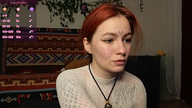 girl with snaketatto0 online show from 12/22/25, 12:51