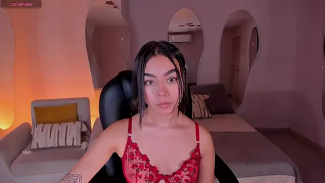 Snapshot of GigiLee_ chatting on 12/08/24, 11:51 GigiLee online show from 12/08/24, 11:51