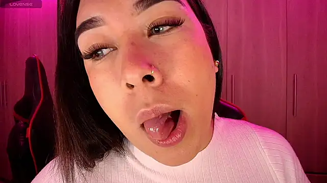 leahtemptation3 online show from 11/22/25, 10:58