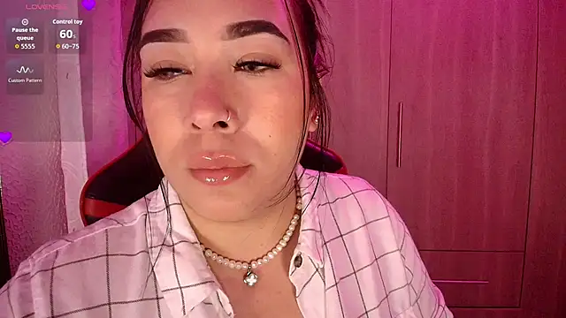 leahtemptation3 online show from 12/03/25, 12:03