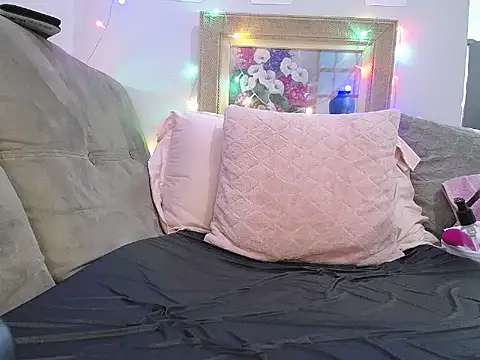 Snapshot of Irresistible24 chatting on 02/23/25, 08:11 Irresistible24 online show from 02/23/25, 08:11