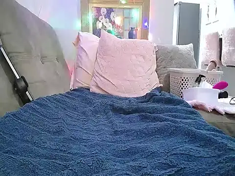 Snapshot of Irresistible24 chatting on 03/02/25, 12:22 Irresistible24 online show from 03/02/25, 12:22