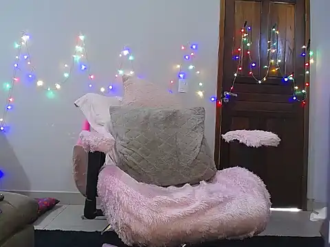 Snapshot of Irresistible24 chatting on 03/08/25, 01:57 Irresistible24 online show from 03/08/25, 01:57