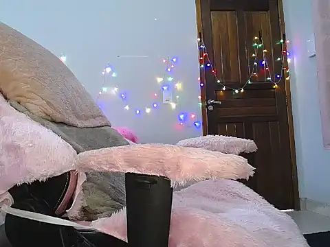 Snapshot of Irresistible24 chatting on 03/19/25, 11:50 Irresistible24 online show from 03/19/25, 11:50