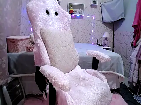 Snapshot of Irresistible24 chatting on 10/17/25, 04:09 Irresistible24 online show from 10/17/25, 04:09