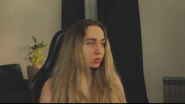 hotexclusive  online show from 03/22/25, 11:20