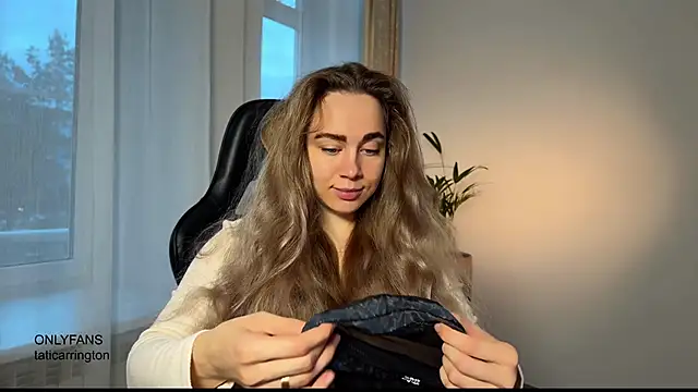 hotexclusive  online show from 11/16/25, 04:40