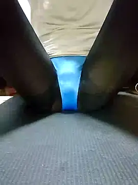 Snapshot of dmmsuzu95 chatting on 12/04/24, 01:53 dmmsuzu95 online show from 12/04/24, 01:53