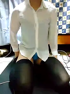 Snapshot of dmmsuzu95 chatting on 12/21/24, 04:09 dmmsuzu95 online show from 12/21/24, 04:09