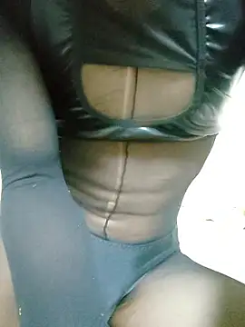 Snapshot of dmmsuzu95 chatting on 11/16/25, 01:00 dmmsuzu95 online show from 11/16/25, 01:00