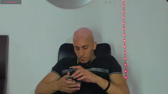 MikeRoss7777 online show from 02/16/25, 04:20