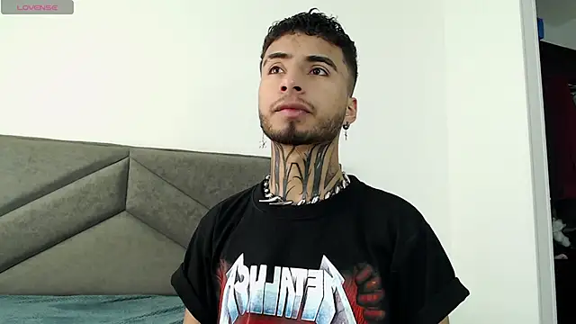 JuanCamiilo 66 online show from 03/02/25, 05:47