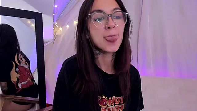 Snapshot of noemi_foxxx chatting on 02/25/25, 03:38 noemi foxxx online show from 02/25/25, 03:38