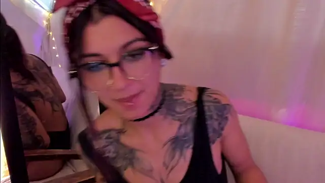 Snapshot of noemi_foxxx chatting on 02/26/25, 04:24 noemi foxxx online show from 02/26/25, 04:24