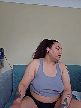 Snapshot of honeeyyy_pot chatting on 03/15/26, 08:37 honeeyyy pot online show from 03/15/26, 08:37