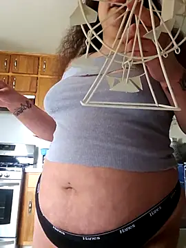 Snapshot of honeeyyy_pot chatting on 03/18/26, 07:39 honeeyyy pot online show from 03/18/26, 07:39