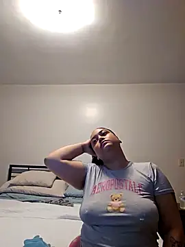 Snapshot of honeeyyy_pot chatting on 03/22/26, 06:17 honeeyyy pot online show from 03/22/26, 06:17