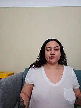 Snapshot of honeeyyy_pot chatting on 03/24/26, 08:14 honeeyyy pot online show from 03/24/26, 08:14