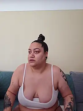 Snapshot of honeeyyy_pot chatting on 03/28/26, 07:35 honeeyyy pot online show from 03/28/26, 07:35