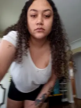 Snapshot of honeeyyy_pot chatting on 03/30/26, 10:33 honeeyyy pot online show from 03/30/26, 10:33