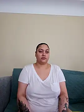 Snapshot of honeeyyy_pot chatting on 04/02/26, 07:44 honeeyyy pot online show from 04/02/26, 07:44