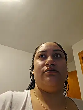 Snapshot of honeeyyy_pot chatting on 04/16/26, 05:30 honeeyyy pot online show from 04/16/26, 05:30