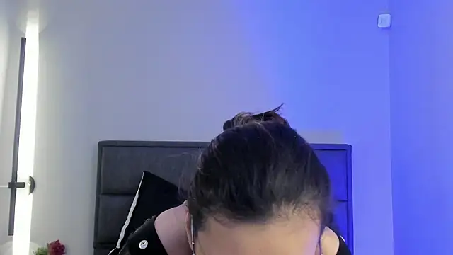 bulma bambina  online show from 09/25/25, 07:39