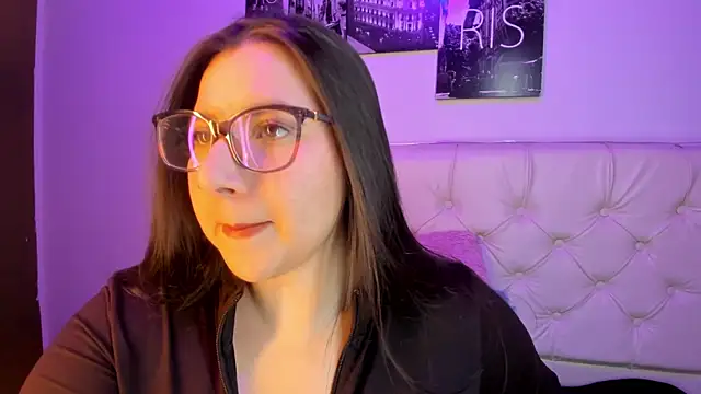 Roxxanne Bail online show from 03/06/26, 04:31