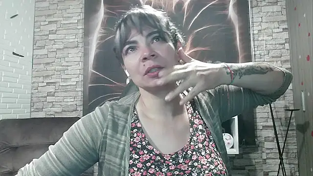 Snapshot of charlotedoll chatting on 02/04/25, 06:25 charlotedoll online show from 02/04/25, 06:25