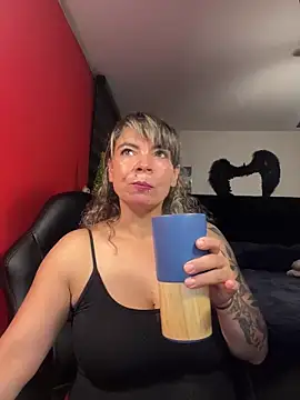 Snapshot of charlotedoll chatting on 12/19/25, 06:09 charlotedoll online show from 12/19/25, 06:09