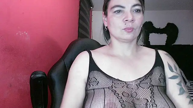 Snapshot of charlotedoll chatting on 02/09/26, 02:26 charlotedoll online show from 02/09/26, 02:26