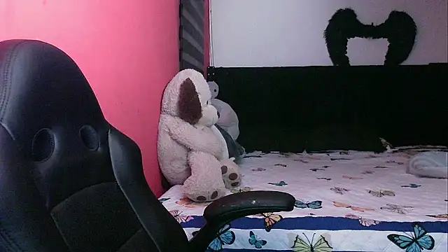 Snapshot of charlotedoll chatting on 02/18/26, 12:39 charlotedoll online show from 02/18/26, 12:39