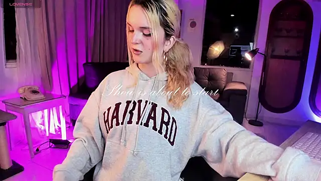 Snapshot of misschloe__ chatting on 01/03/25, 11:55 misschloe online show from 01/03/25, 11:55